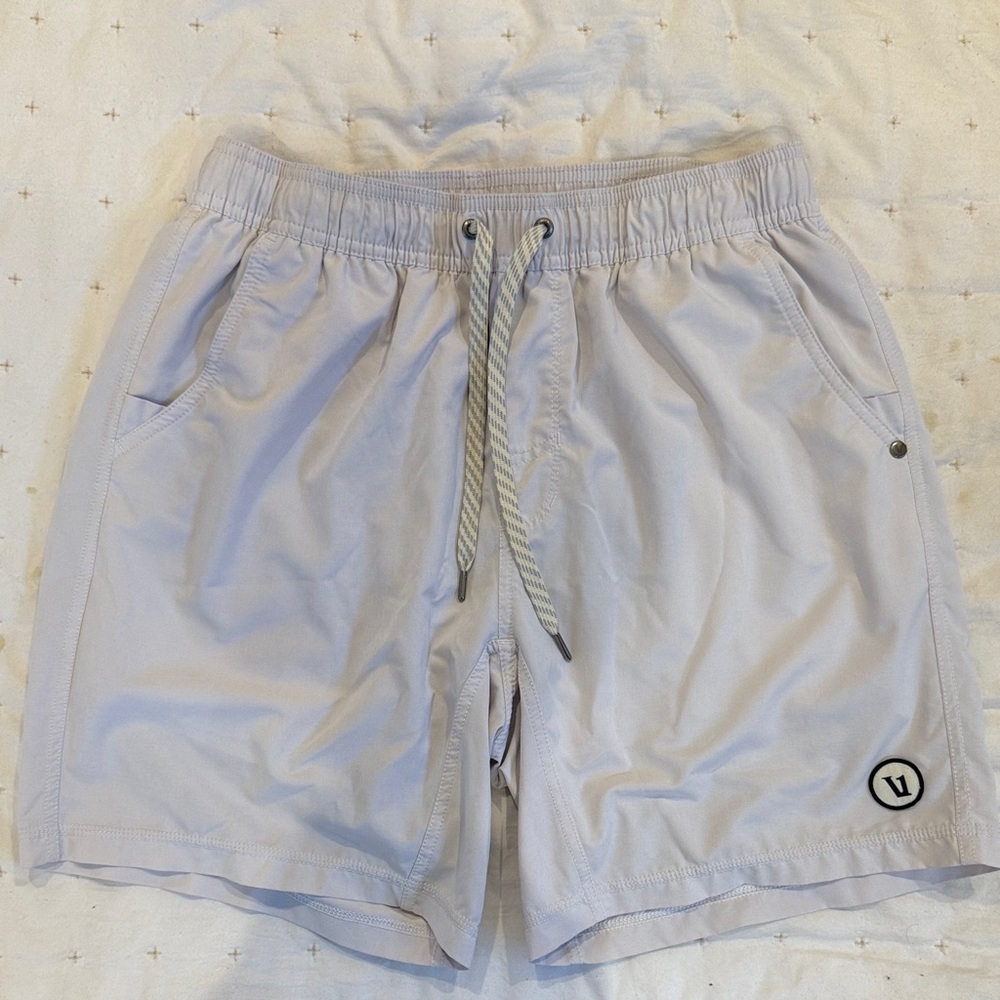 Vuori Kore Shorts 7” Light Grey lined Athletic Shorts